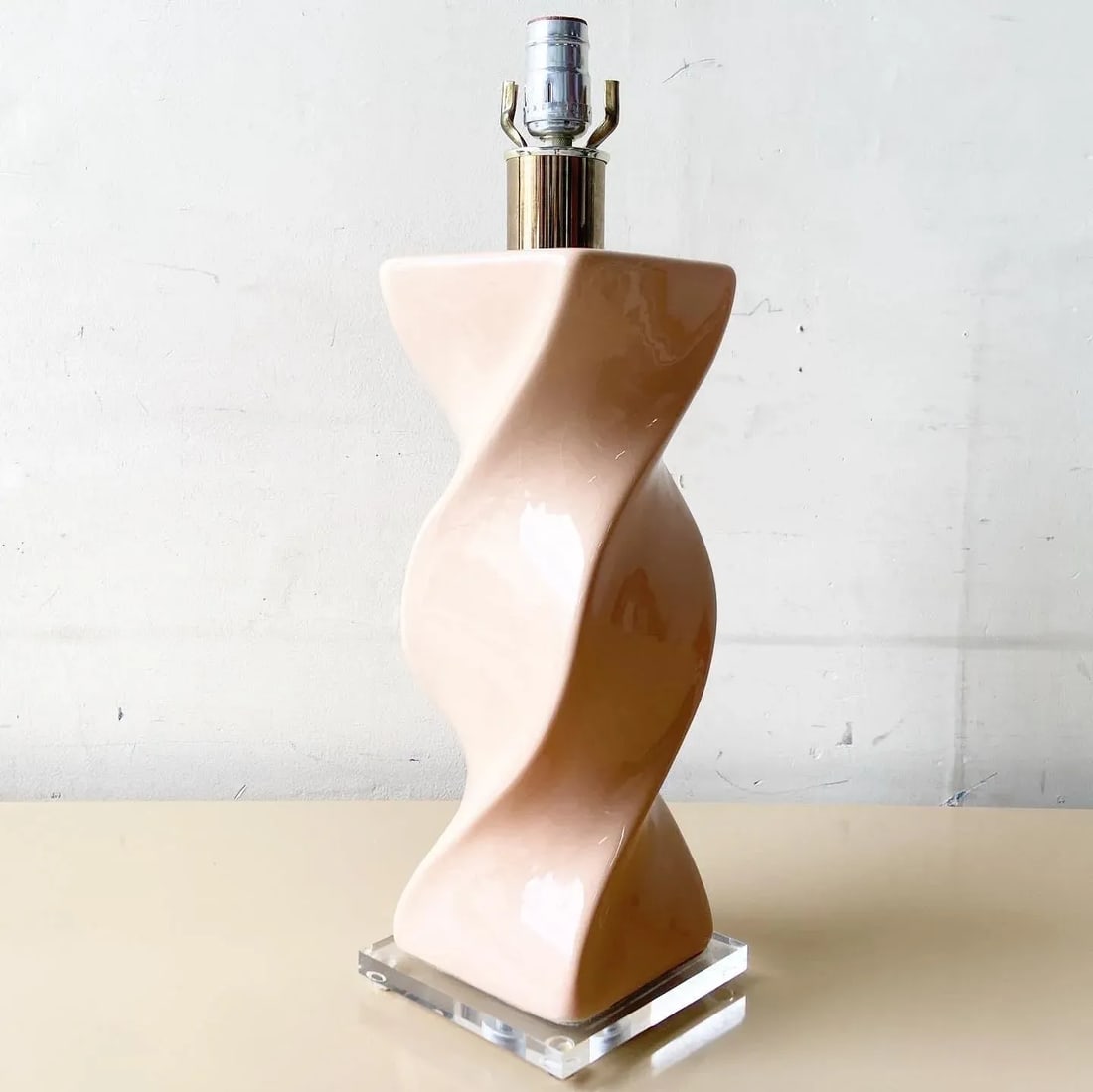 Postmodern Pink Ceramic and Lucite Swirled Table Lamp - 7