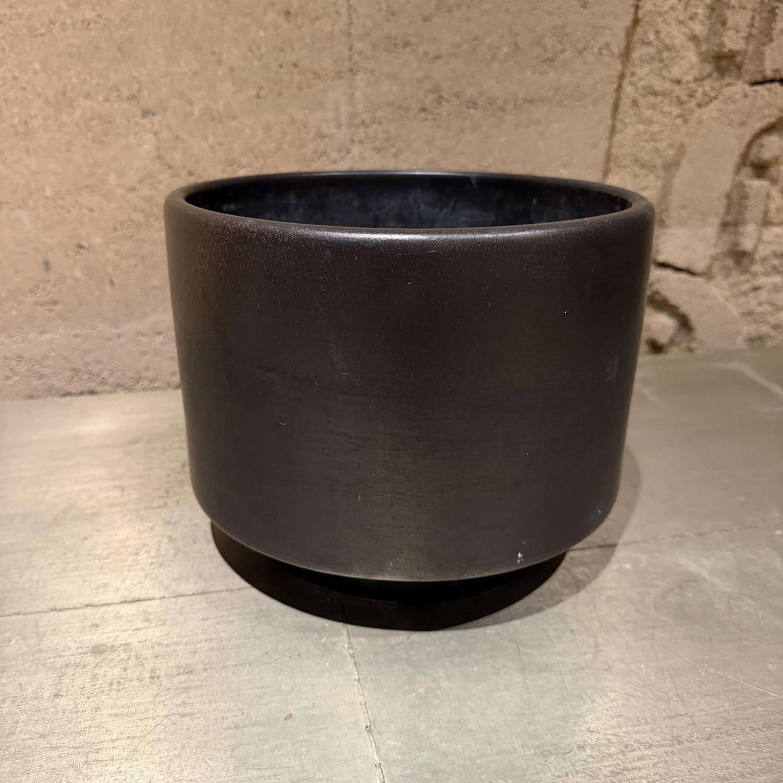 Mid-Century Modern Black Planter by Gainey Pottery, 9.75\" Diameter" - 14