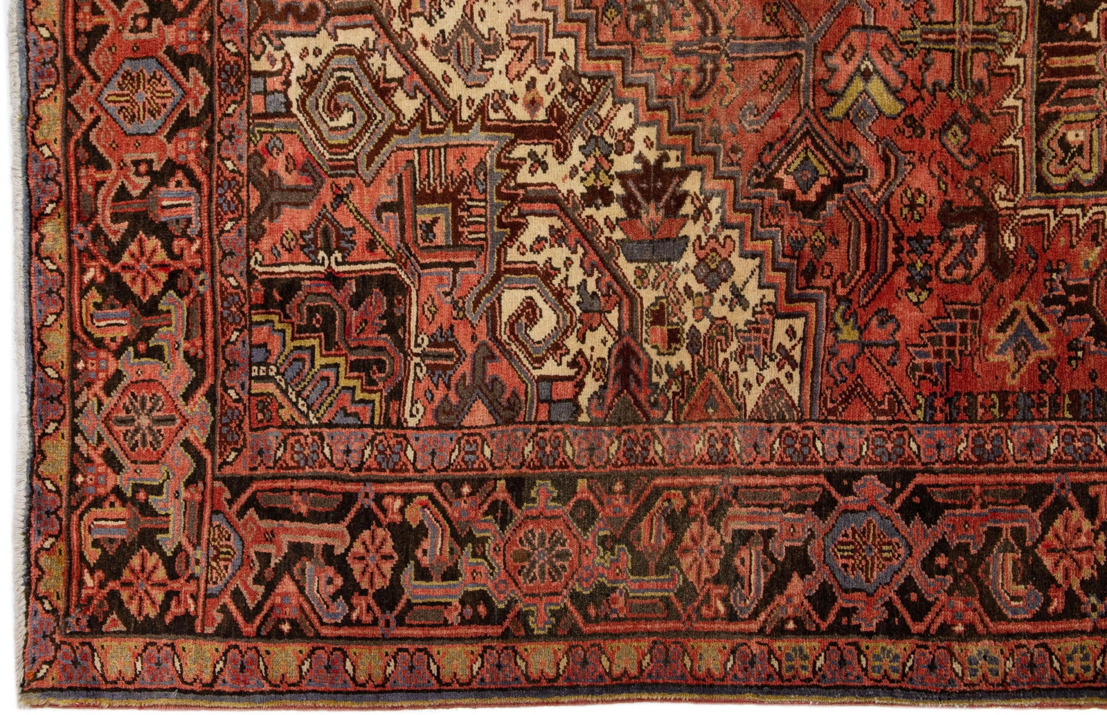 1960s Vintage Red Heriz Handmade Wool Rug With Medallion Motif - 4