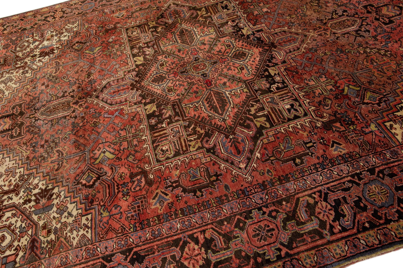 1960s Vintage Red Heriz Handmade Wool Rug With Medallion Motif - 6