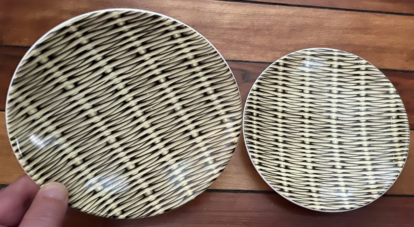 Mid-Century Modern French Pottery Basketweave Faux Wicker Side Plates or Small Low Bowls Molin Charo - 4