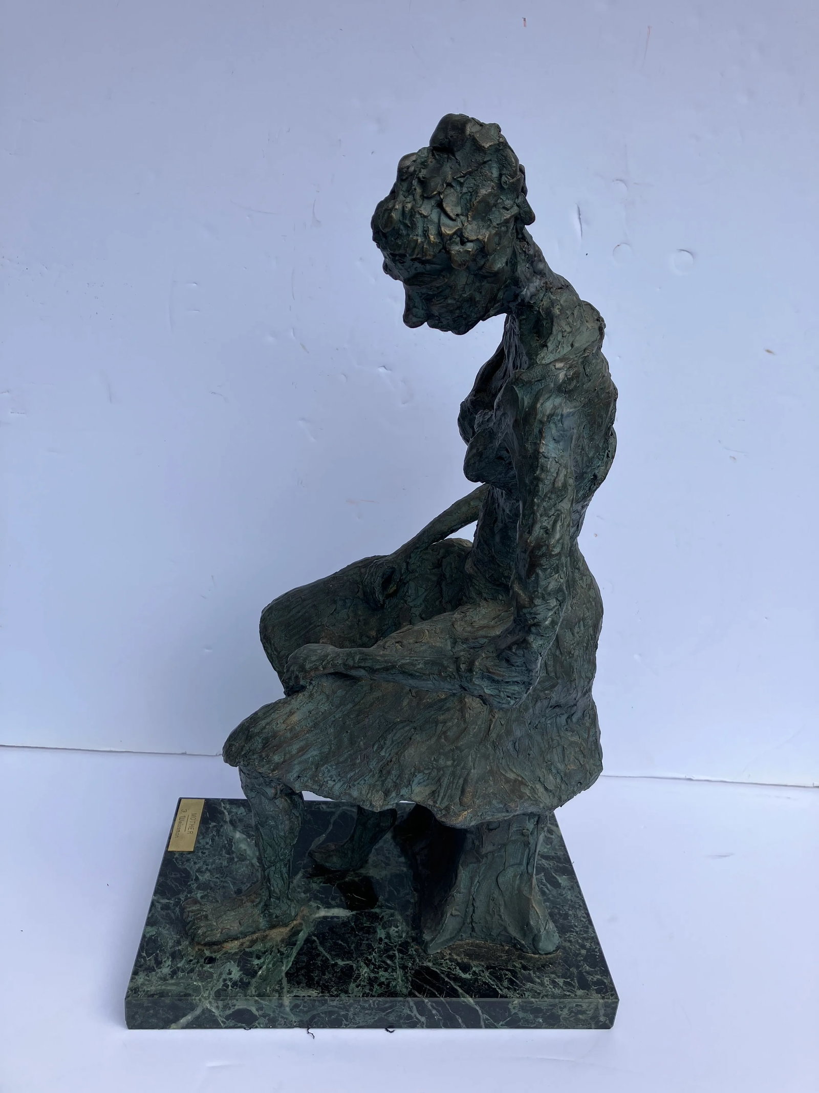 2000s Modernist Figurative Female Sculpture Signed F. Weissman - 3