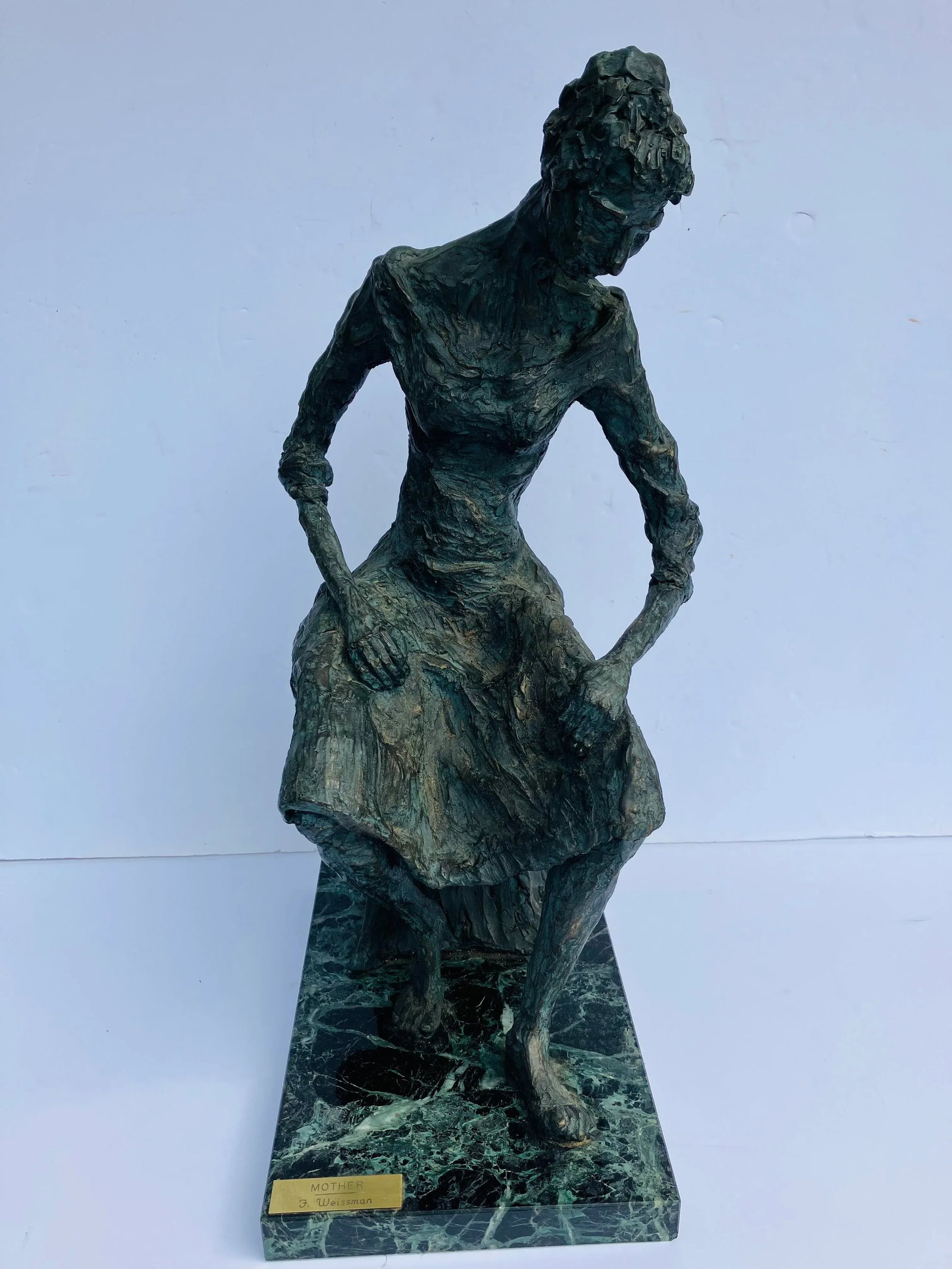 2000s Modernist Figurative Female Sculpture Signed F. Weissman - 5