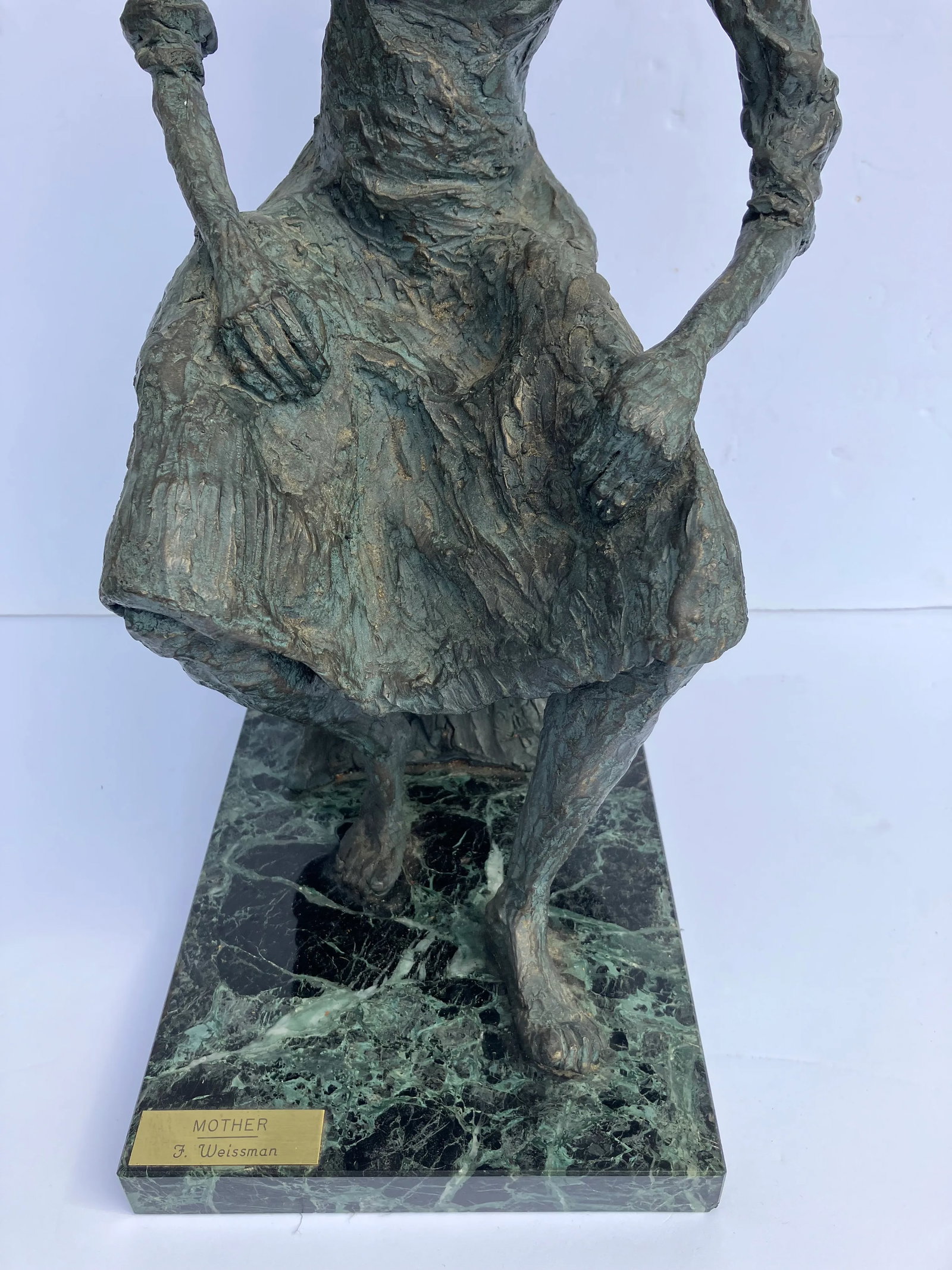 2000s Modernist Figurative Female Sculpture Signed F. Weissman - 6