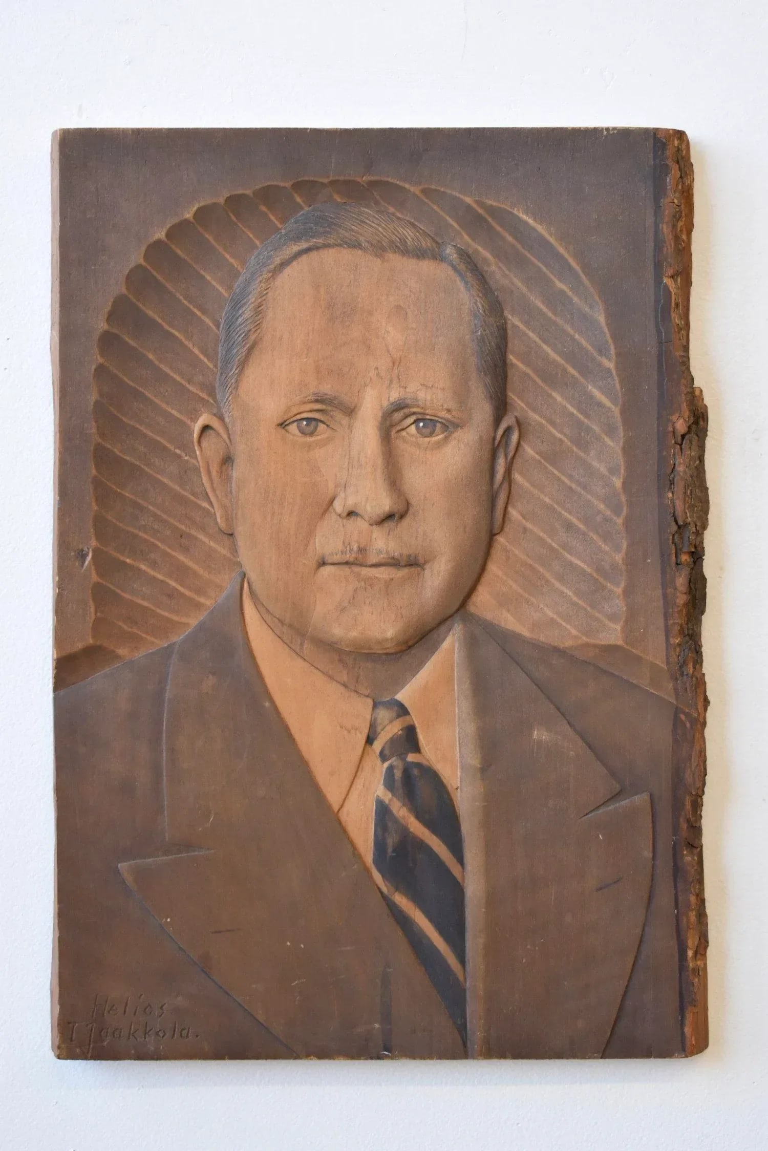 Vintage Finnish Carved Bas-Relief Portrait, Circa 1930s-40s - 3