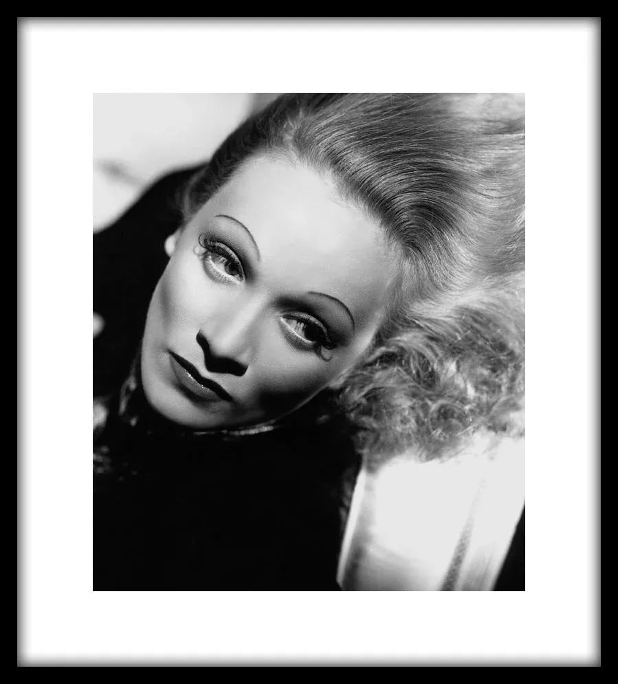 Marlene Dietrich 1937 - 2