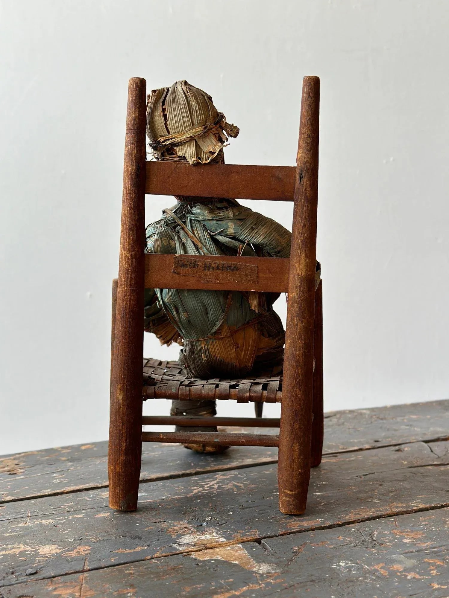 Hand-Painted Corn Husk Seated Man With Carved Wood Peg Leg, Circa 1940s - 11