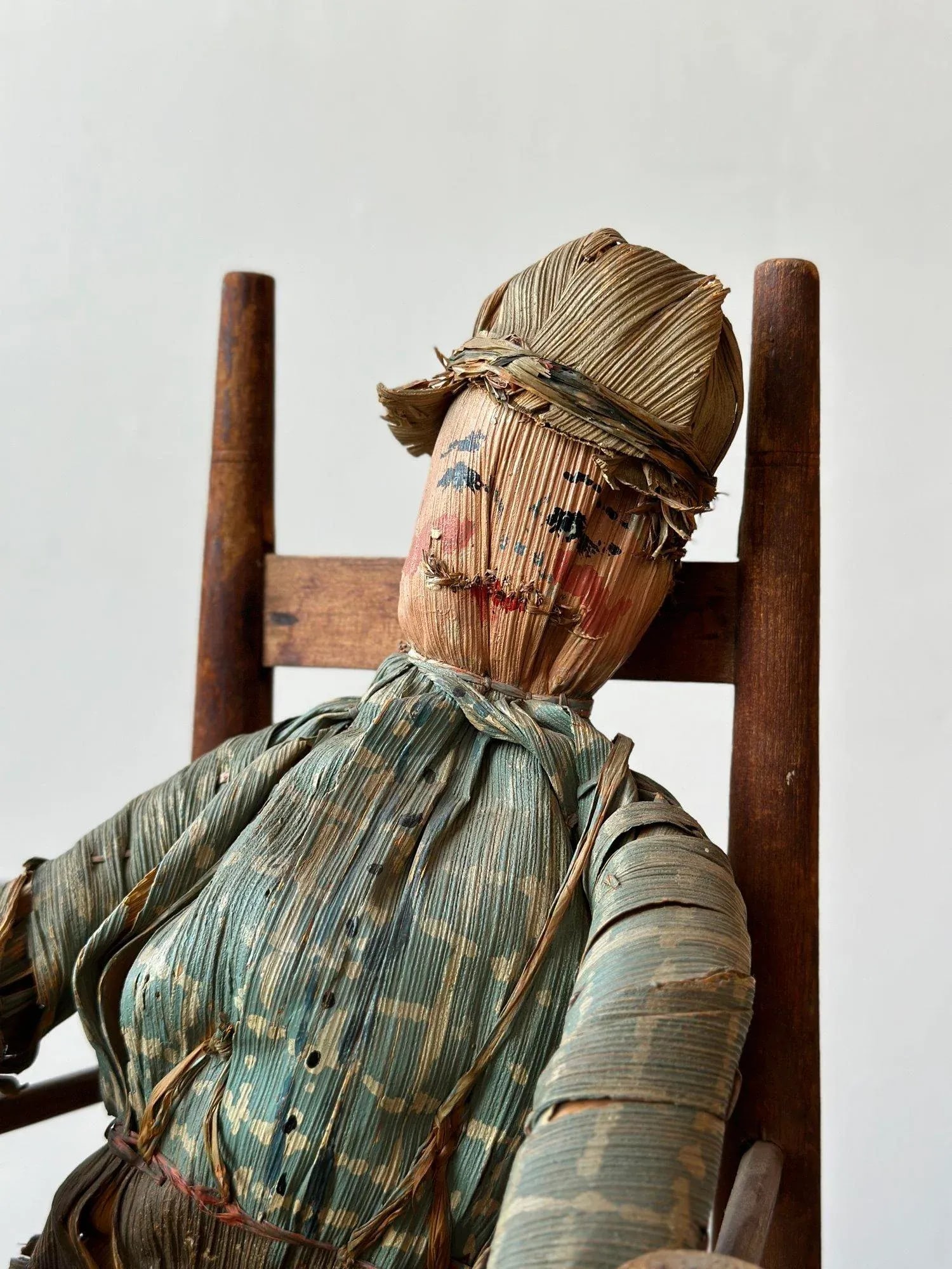 Hand-Painted Corn Husk Seated Man With Carved Wood Peg Leg, Circa 1940s - 4
