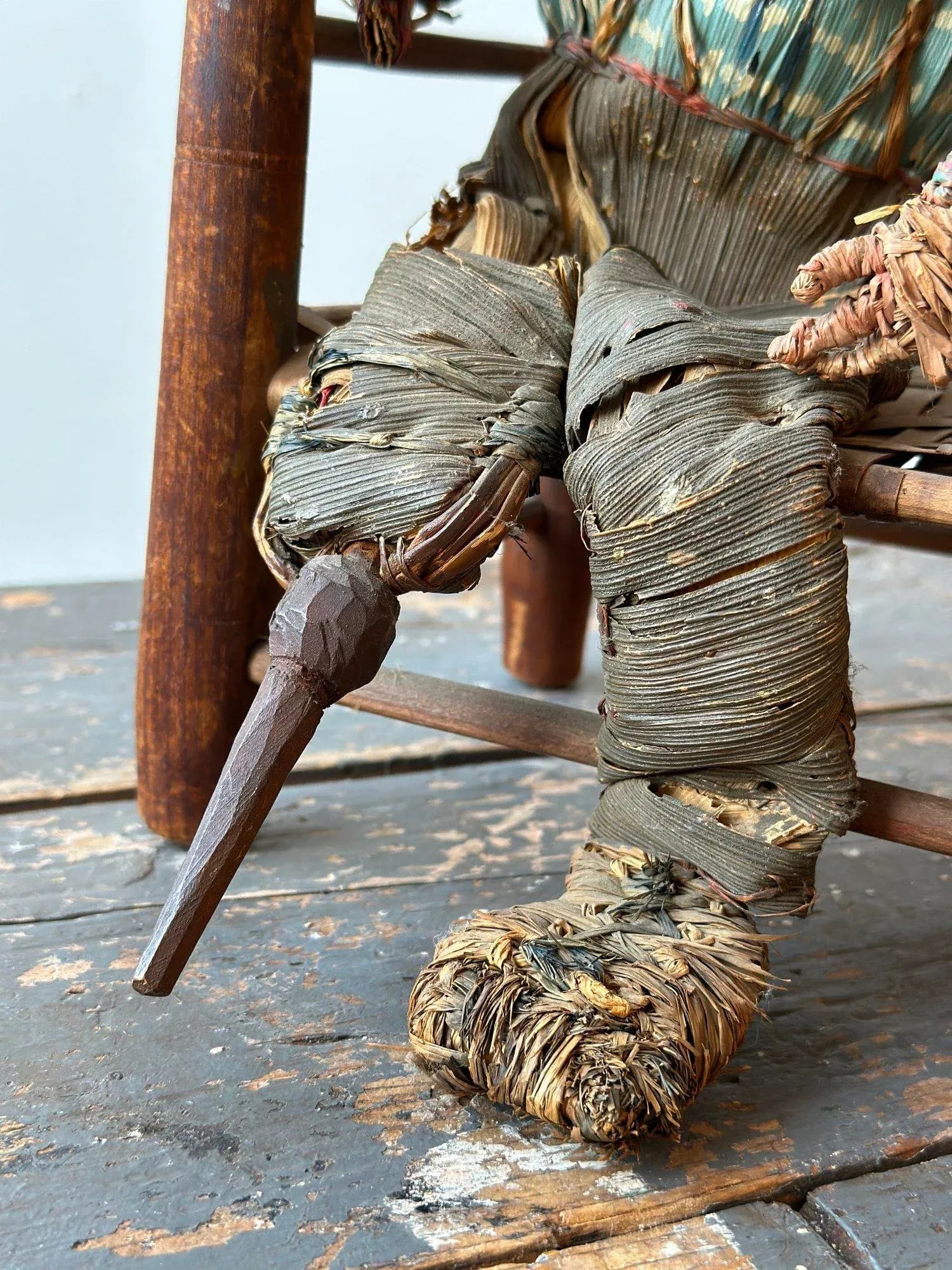Hand-Painted Corn Husk Seated Man With Carved Wood Peg Leg, Circa 1940s - 6