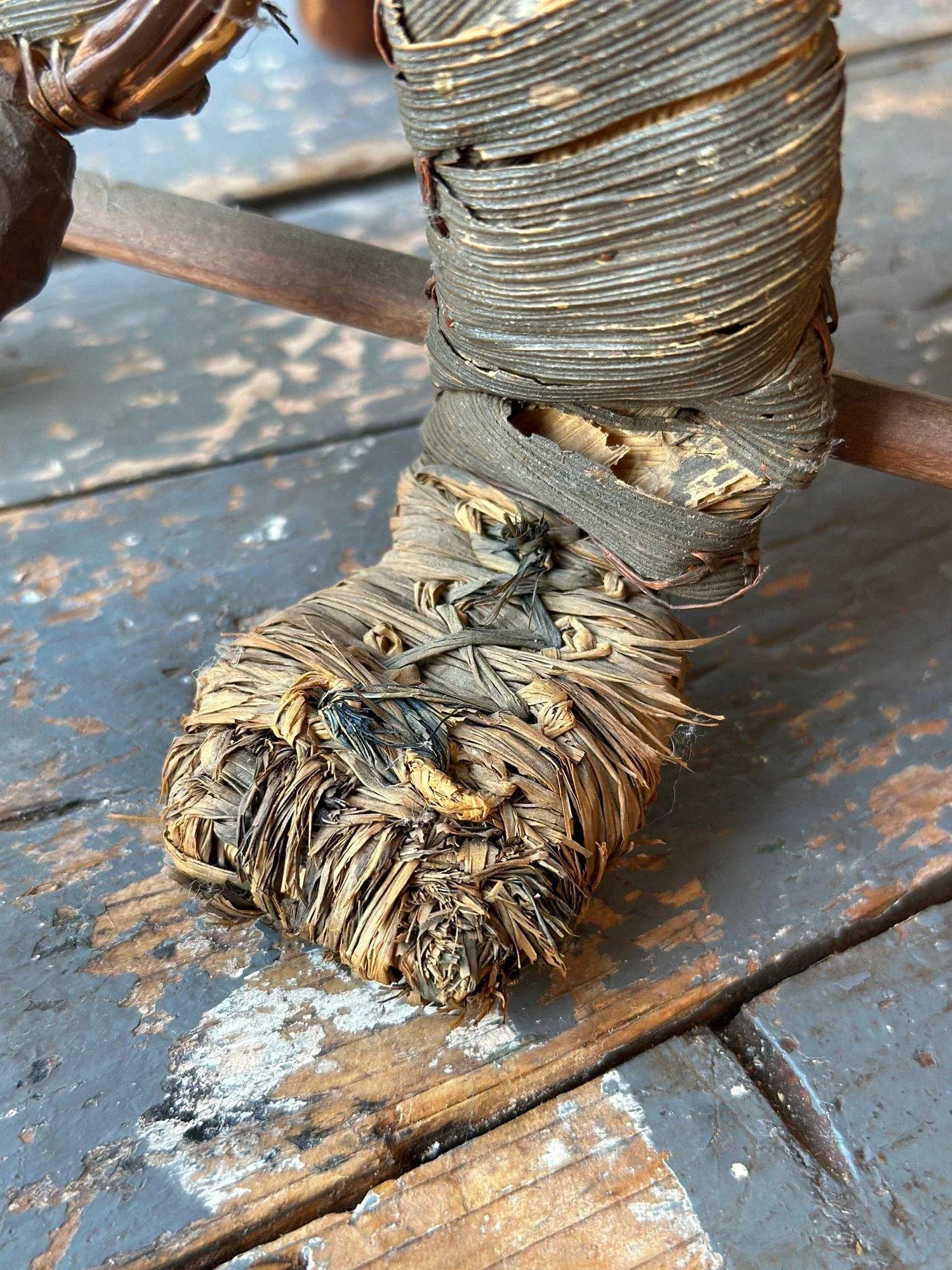 Hand-Painted Corn Husk Seated Man With Carved Wood Peg Leg, Circa 1940s - 7
