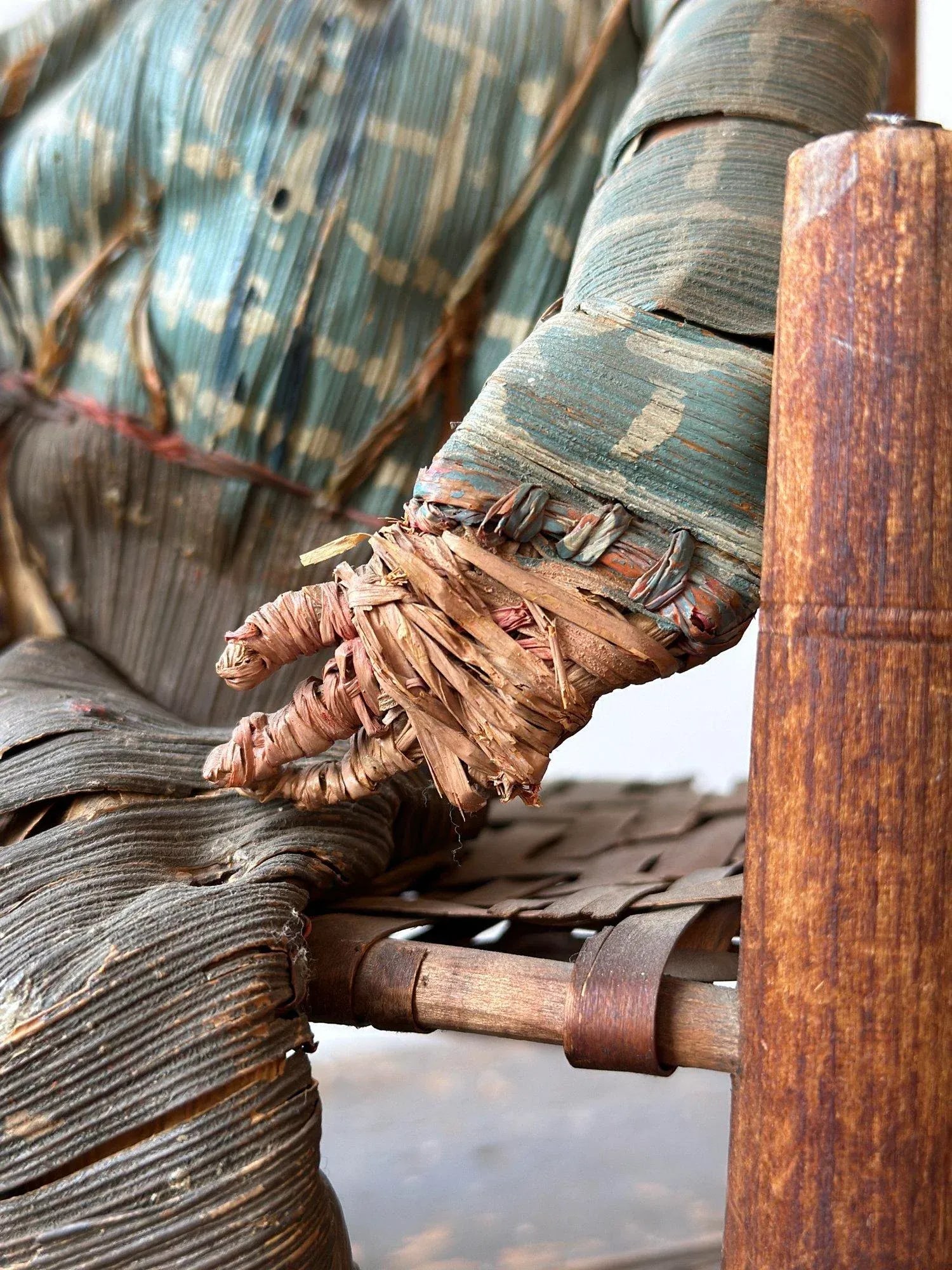 Hand-Painted Corn Husk Seated Man With Carved Wood Peg Leg, Circa 1940s - 8
