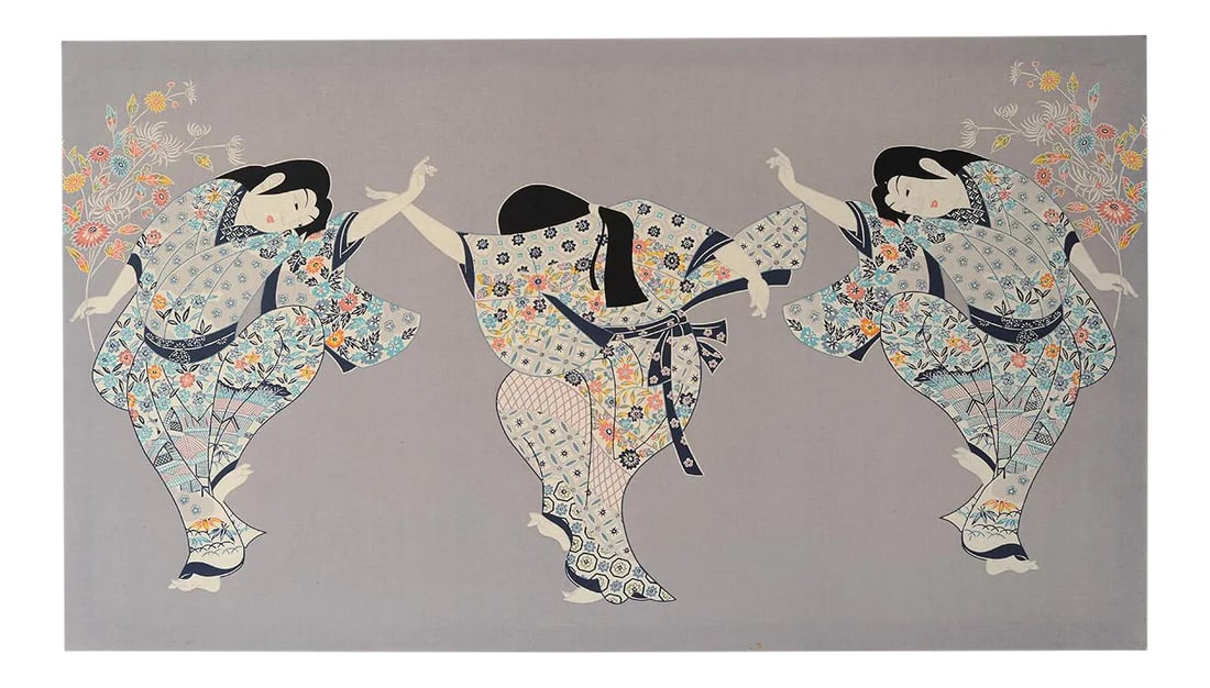 1970s Japanese Isao Homma Geisha Dance Fabric Artwork: Beautiful large Japanese silkscreened fabric art wall hanging from 1979 depicting three geishas dancing by artist Isao Homma. Artwork is printed on a thin cotton fabric that's stretched on a wooden fr