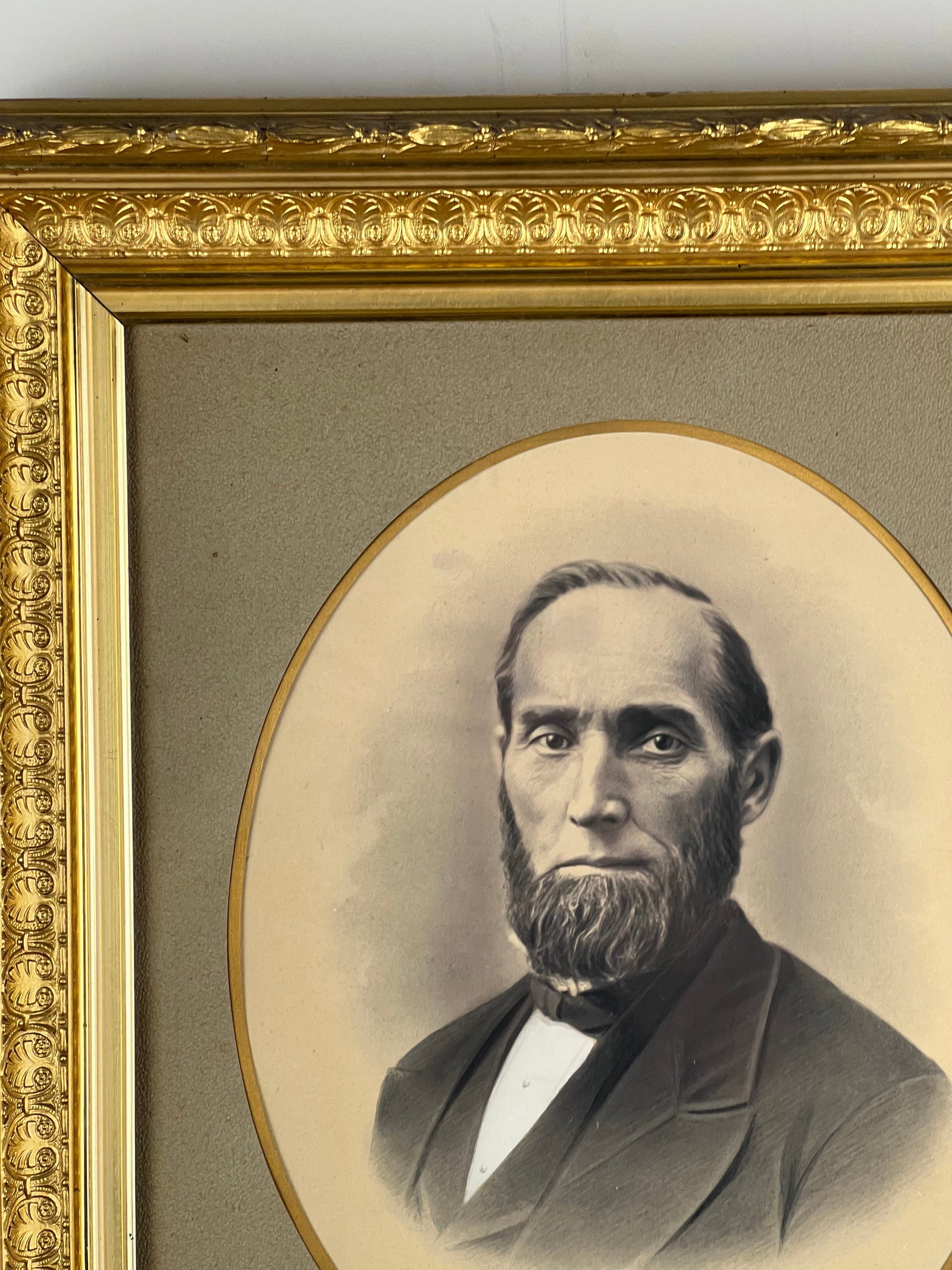 Antique Civil War Era Portrait of a Gentleman in Gilt Wood Frame - 3