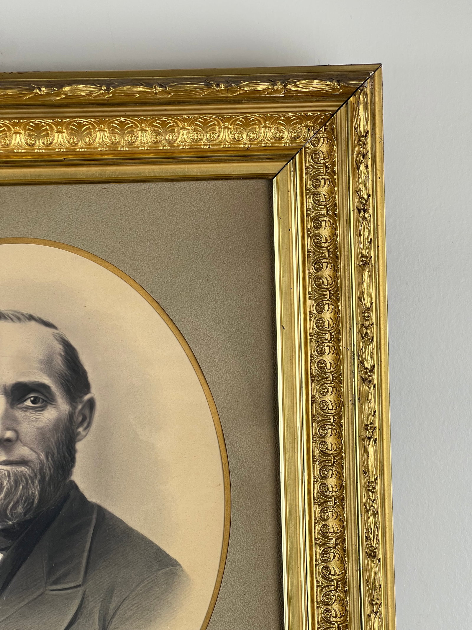 Antique Civil War Era Portrait of a Gentleman in Gilt Wood Frame - 4