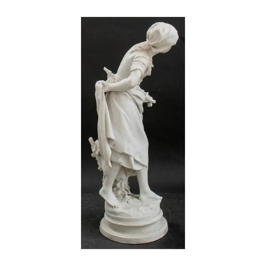 Paris Porcelain Sculpture Portrait of a Woman " Grappilleuse" Signed - 4