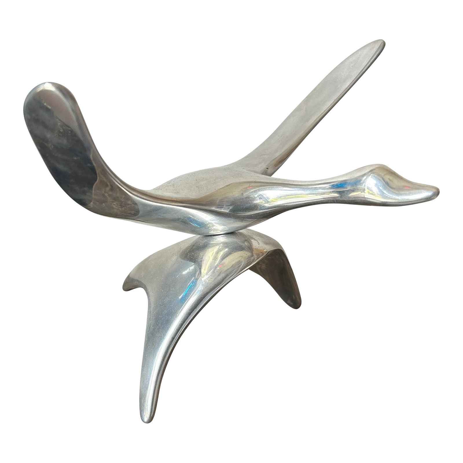 Silver Metal Hoselton Bird Sculpture Signed and Numbered 147a: Bird in flight silver metal sculpture made by hand by artist Hoselton, signed and numbered 147A. Condition: Alterations: Original Condition Unaltered Imperfections: Some Imperfections Condition