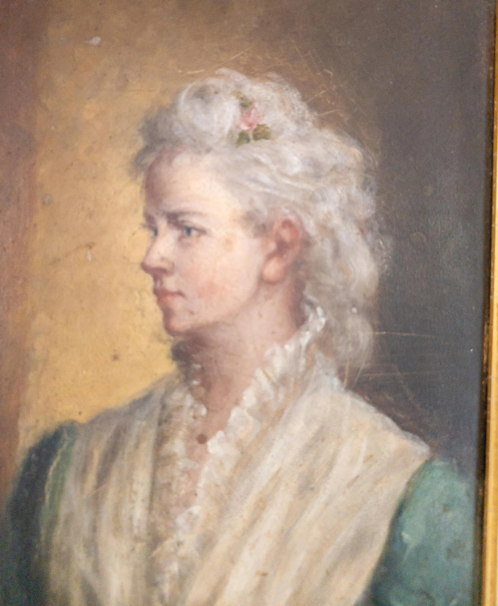 Early 20th Century American Portrait of a Pretty Lady in Gold Frame - 7