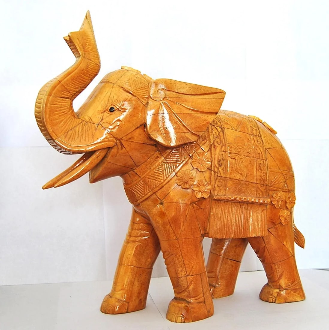 Mid 20th Century Hindu Trunk-Up Elephant Hand-Carved Wood Indian Ganesha Animal Sculpture Statuette - 4