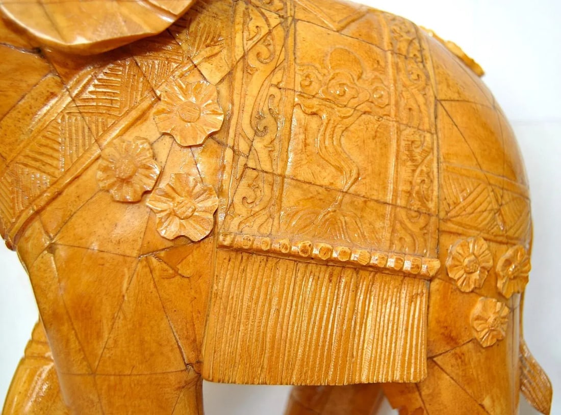 Mid 20th Century Hindu Trunk-Up Elephant Hand-Carved Wood Indian Ganesha Animal Sculpture Statuette - 6