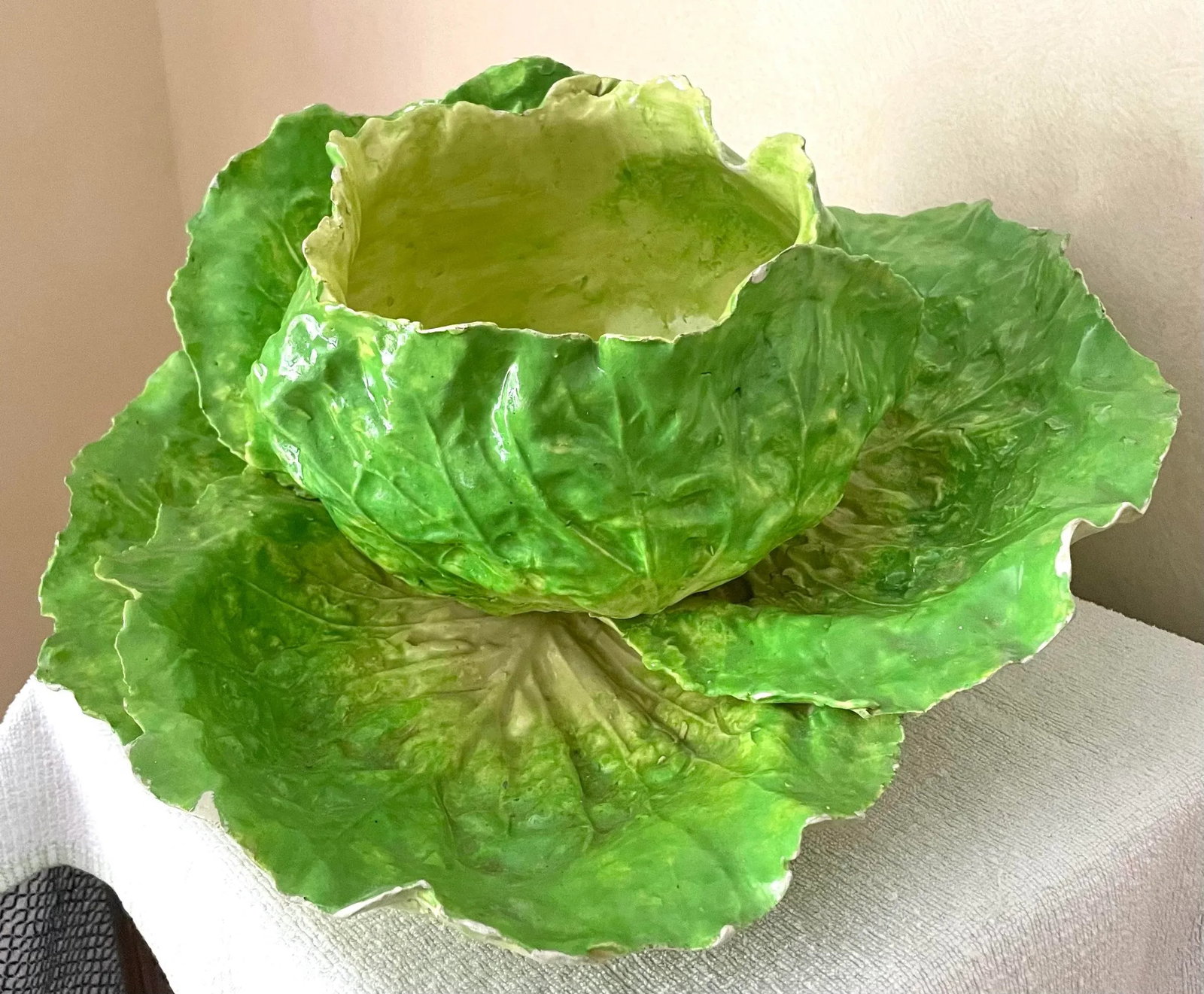 Large 19th Cent Italian Majolica Cabbage or Lettuce Bowl - 4