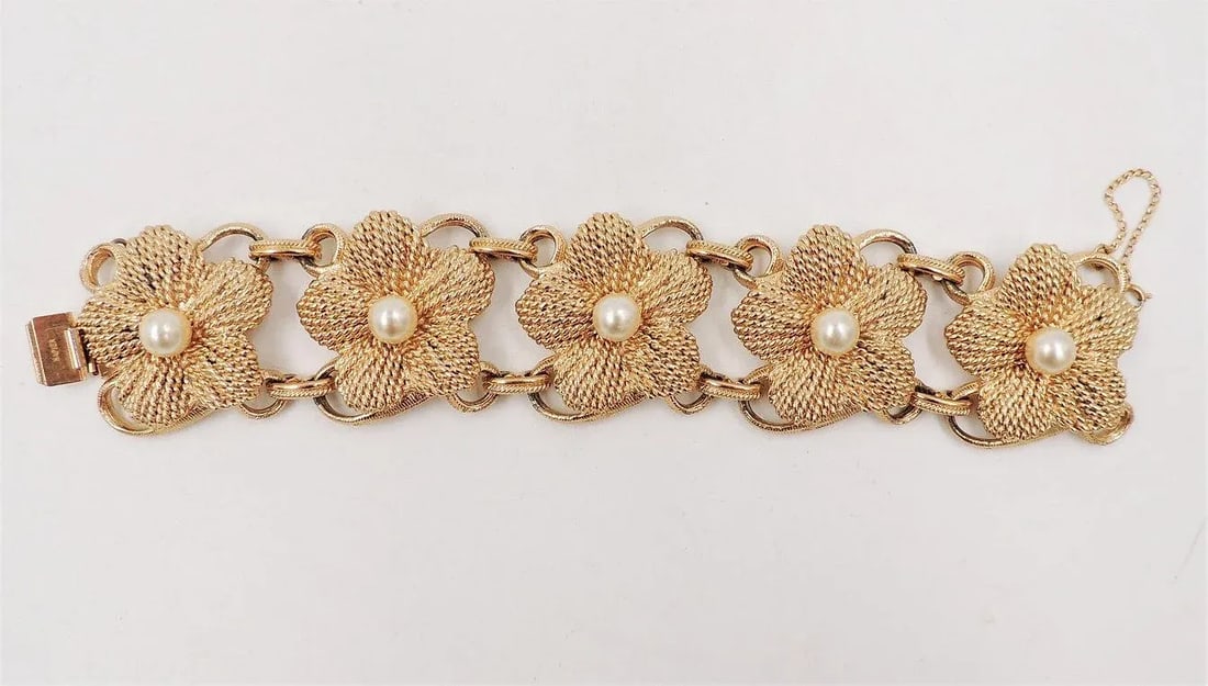 Vintage 1950s Signed Napier Goldtone Faux-Pearl Flower Link Bracelet - 6