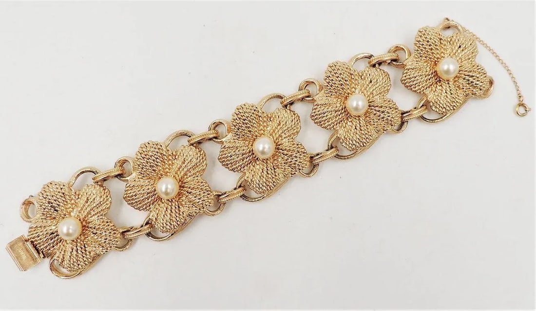 Vintage 1950s Signed Napier Goldtone Faux-Pearl Flower Link Bracelet - 7