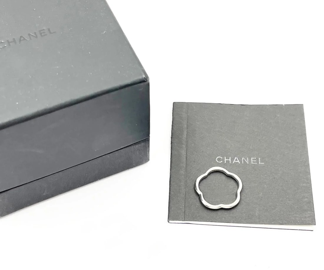 Chanel 18k 750 White Gold Camellia 1 Diamond Ring - 2
