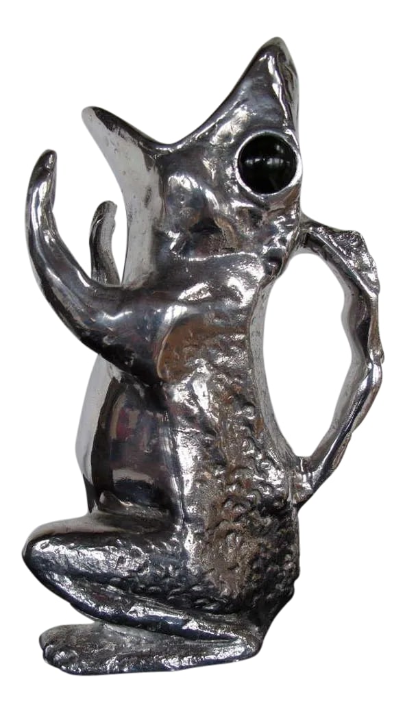 1970s Figurative Arthur Court Cast Aluminum Frog Pitcher: A charming frog pitcher by Arthur Court in cast aluminum with jade eyes. Made in the 1970s. Condition: Alterations: Original Condition Unaltered Imperfections: Some Imperfections Condition Notes: good
