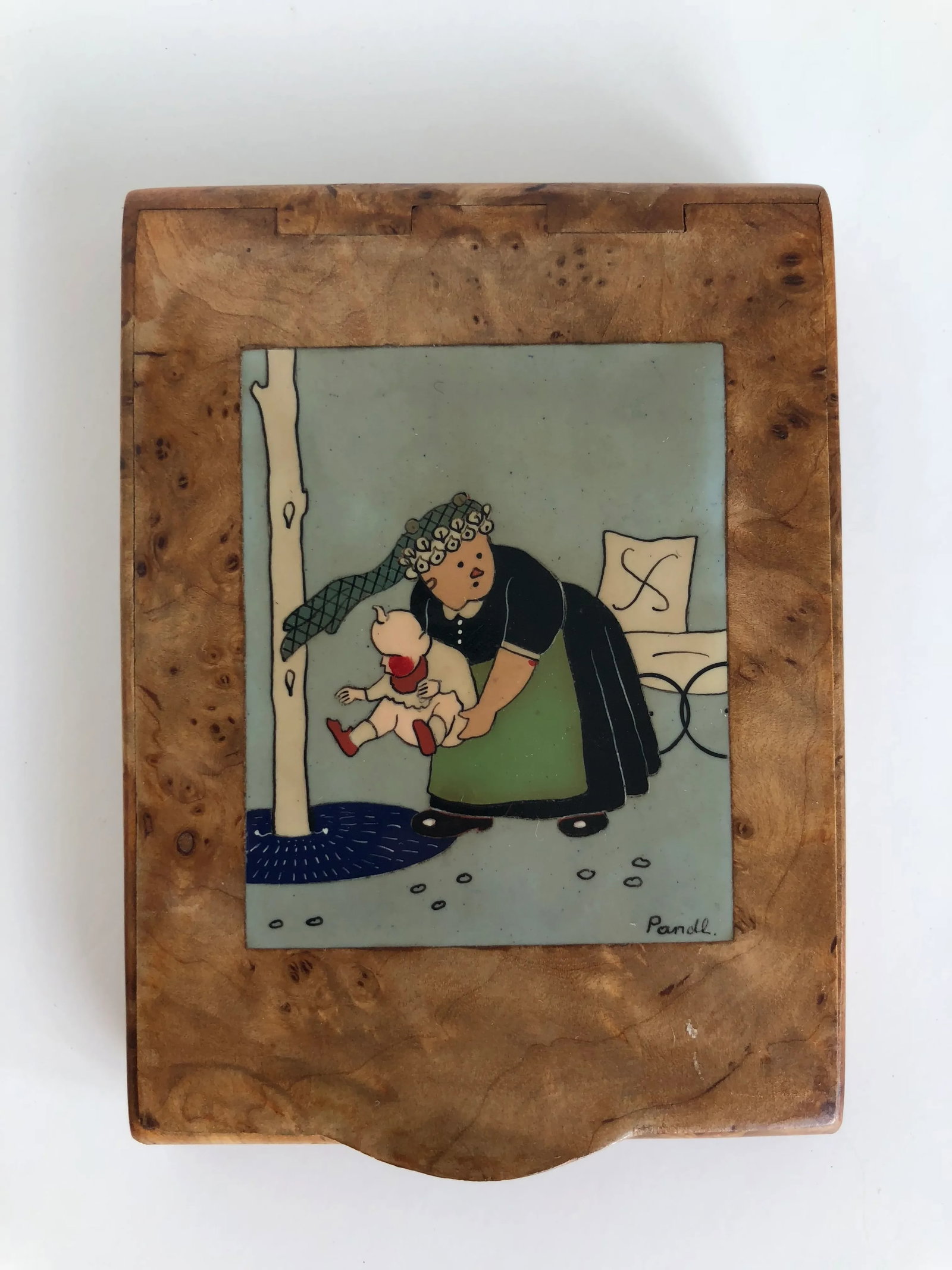 Art Deco French Cigarette Box With a Nanny Holding a Crying Baby Motif - 2