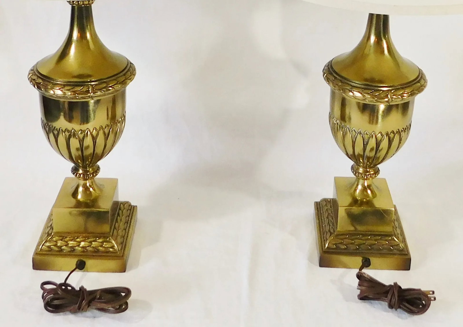 Elegant Pair Vintage Mid Century Gold Metal Table Lamps W/ Matching Shades - 10