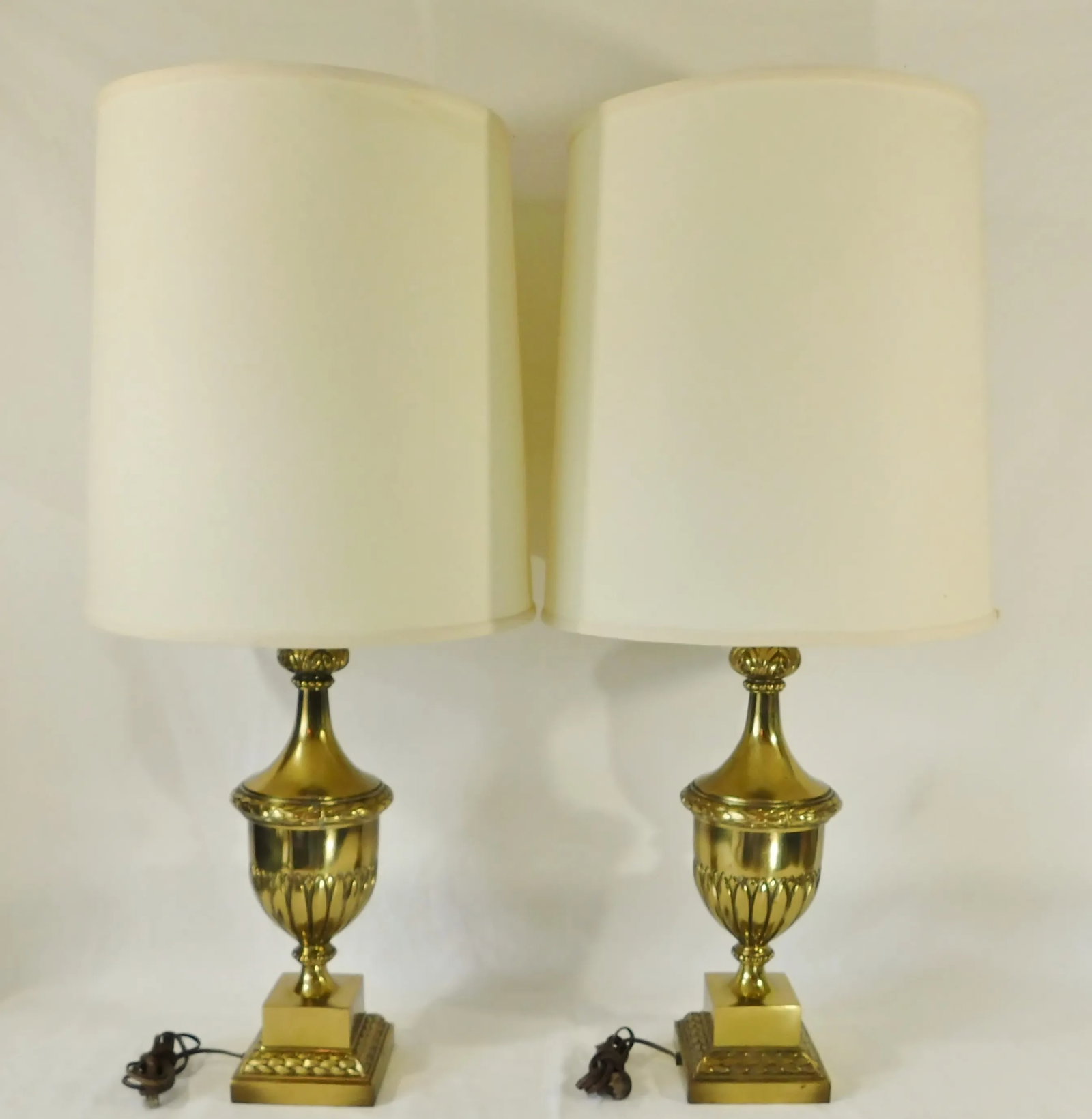 Elegant Pair Vintage Mid Century Gold Metal Table Lamps W/ Matching Shades - 11