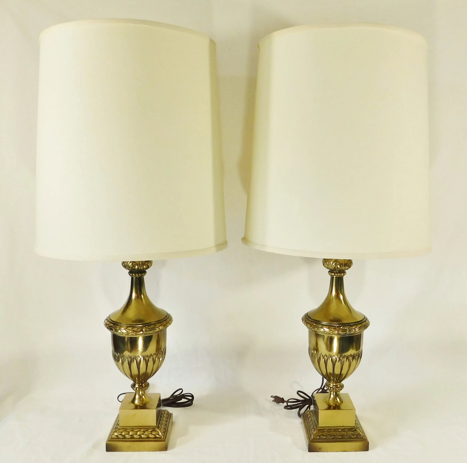 Elegant Pair Vintage Mid Century Gold Metal Table Lamps W/ Matching Shades - 13