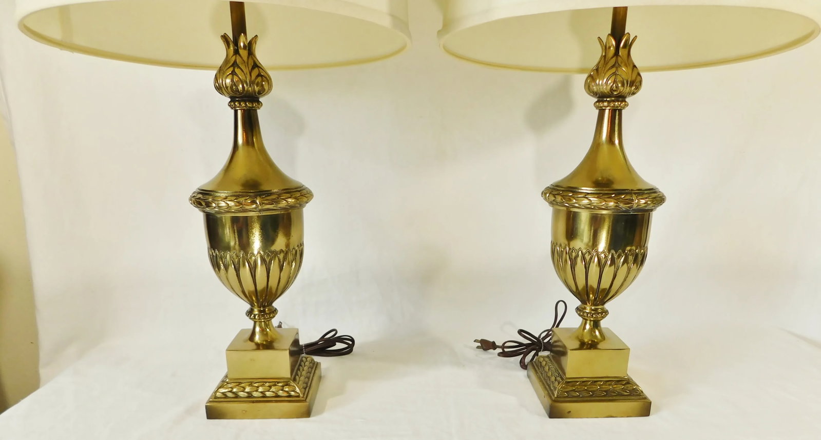 Elegant Pair Vintage Mid Century Gold Metal Table Lamps W/ Matching Shades - 3