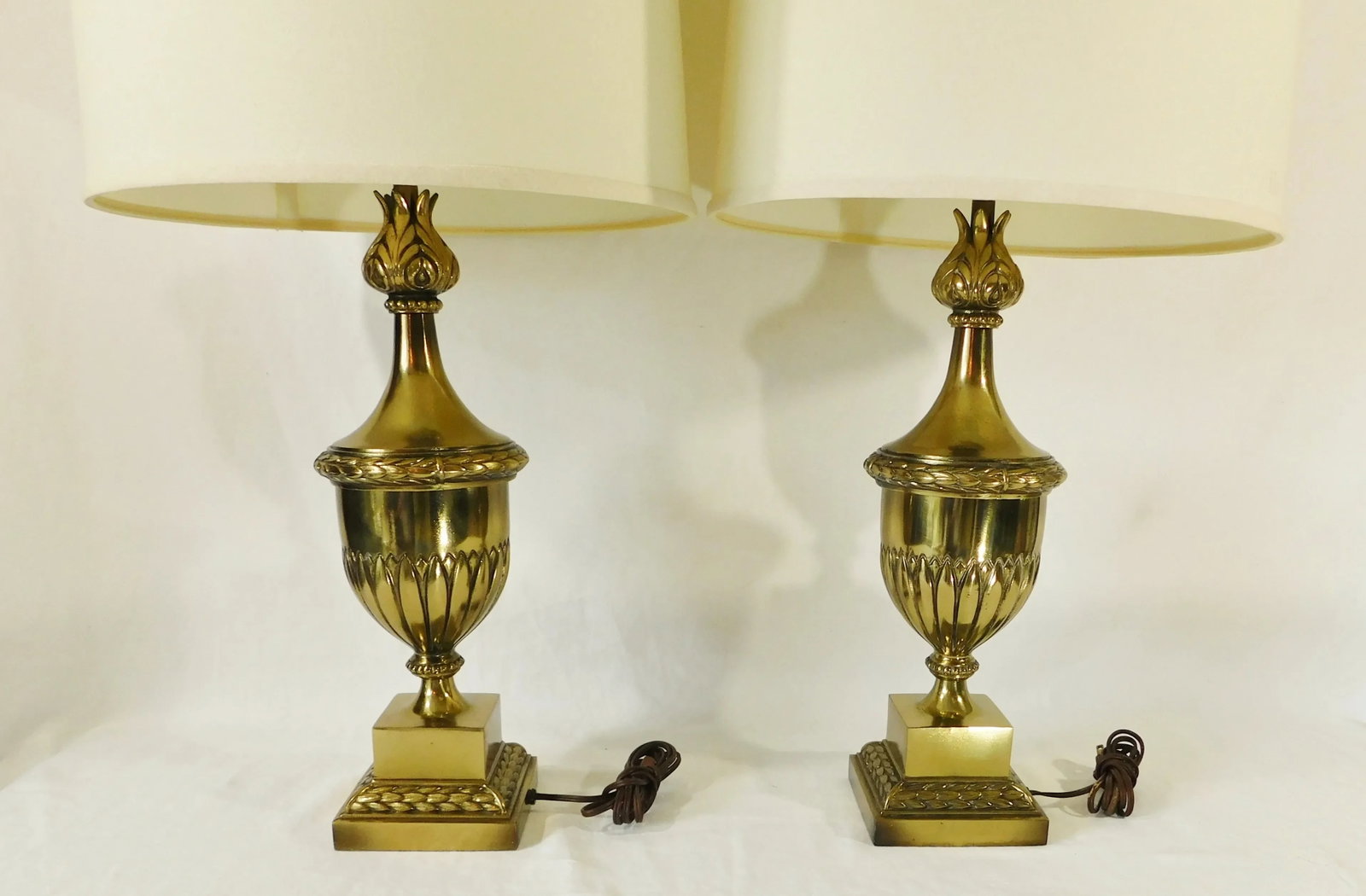 Elegant Pair Vintage Mid Century Gold Metal Table Lamps W/ Matching Shades - 8