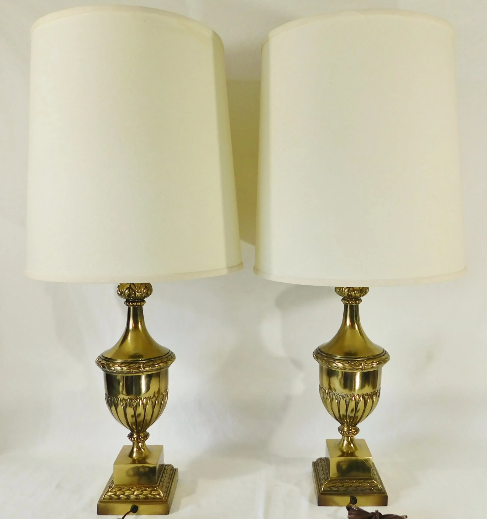 Elegant Pair Vintage Mid Century Gold Metal Table Lamps W/ Matching Shades - 9