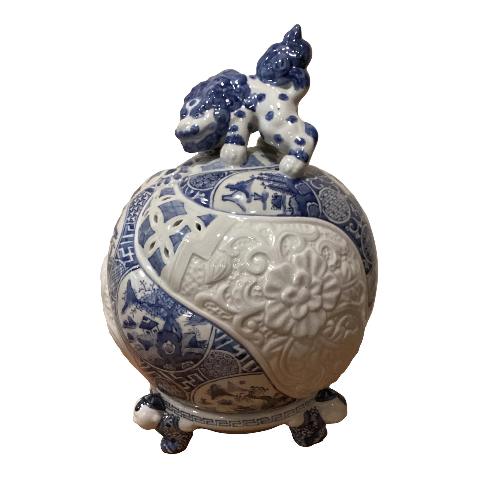 Vintage Asian Oriental Blue & White Ceramic Pottery Ball With Foo Dog Top on Stand: Vintage Asian Oriental Ceramic Pottery Blue & White Ball With Foo Dog Top on Stand Beatiful antique ceramic oriental art. Rare find. Condition: Alterations: Original Condition Unaltered