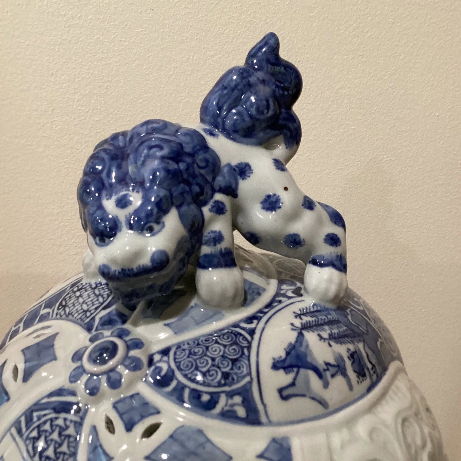 Vintage Asian Oriental Blue & White Ceramic Pottery Ball With Foo Dog Top on Stand - 4