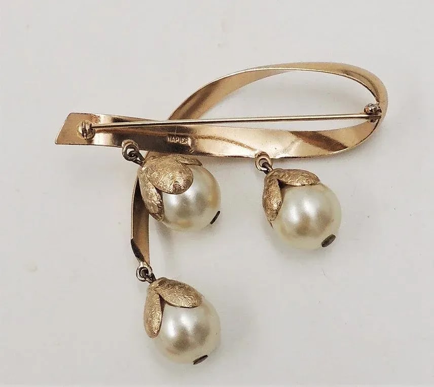 Vintage 1950s Signed Napier Big Faux-Pearl Brooch - 4