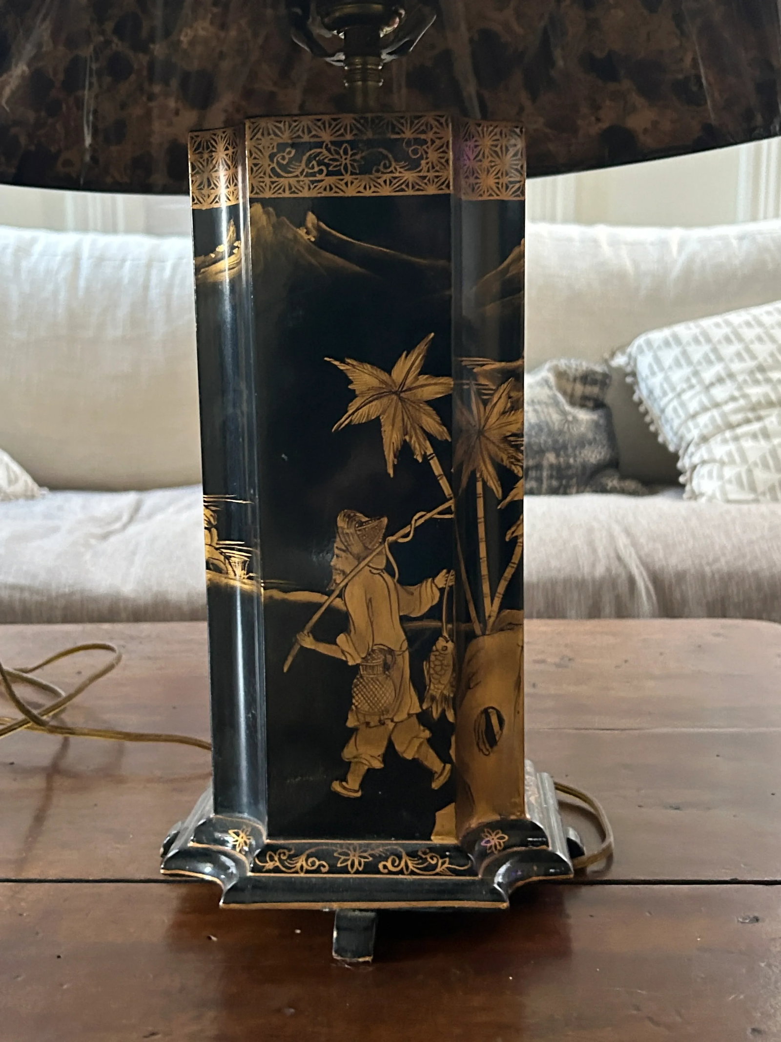 Vintage Black Lacquer and Gold Chinoiserie Table Lamp and Shade - 9