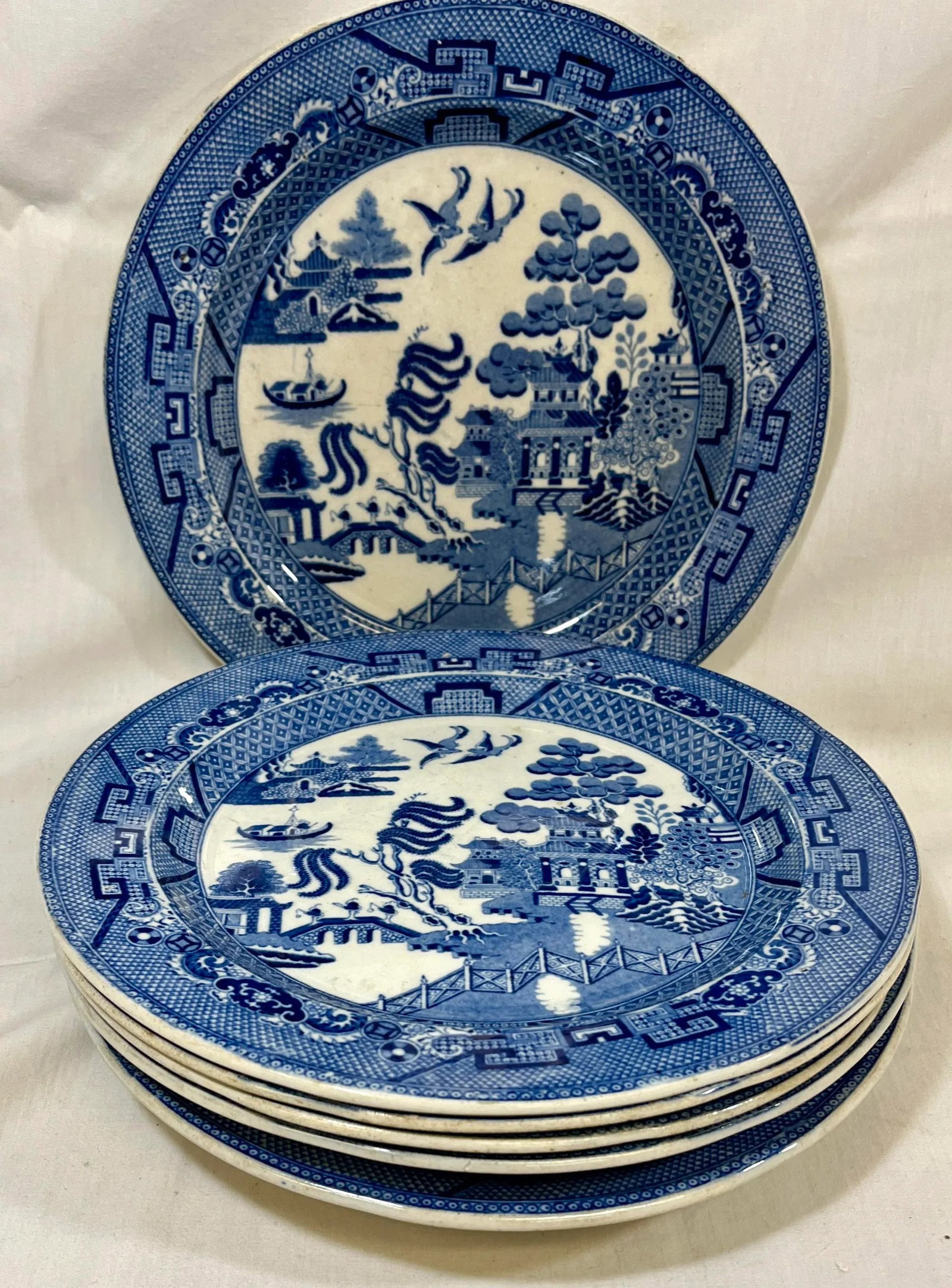 Antique Set of 7 Blue Willow Luncheon Plates Made in England - Circa 1900 - 3