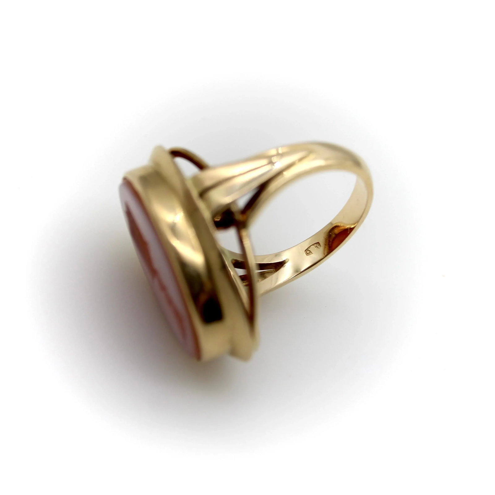 Victorian 14k Gold Banded Agate Intaglio Signet Ring with Shield Size 7.5 - 2
