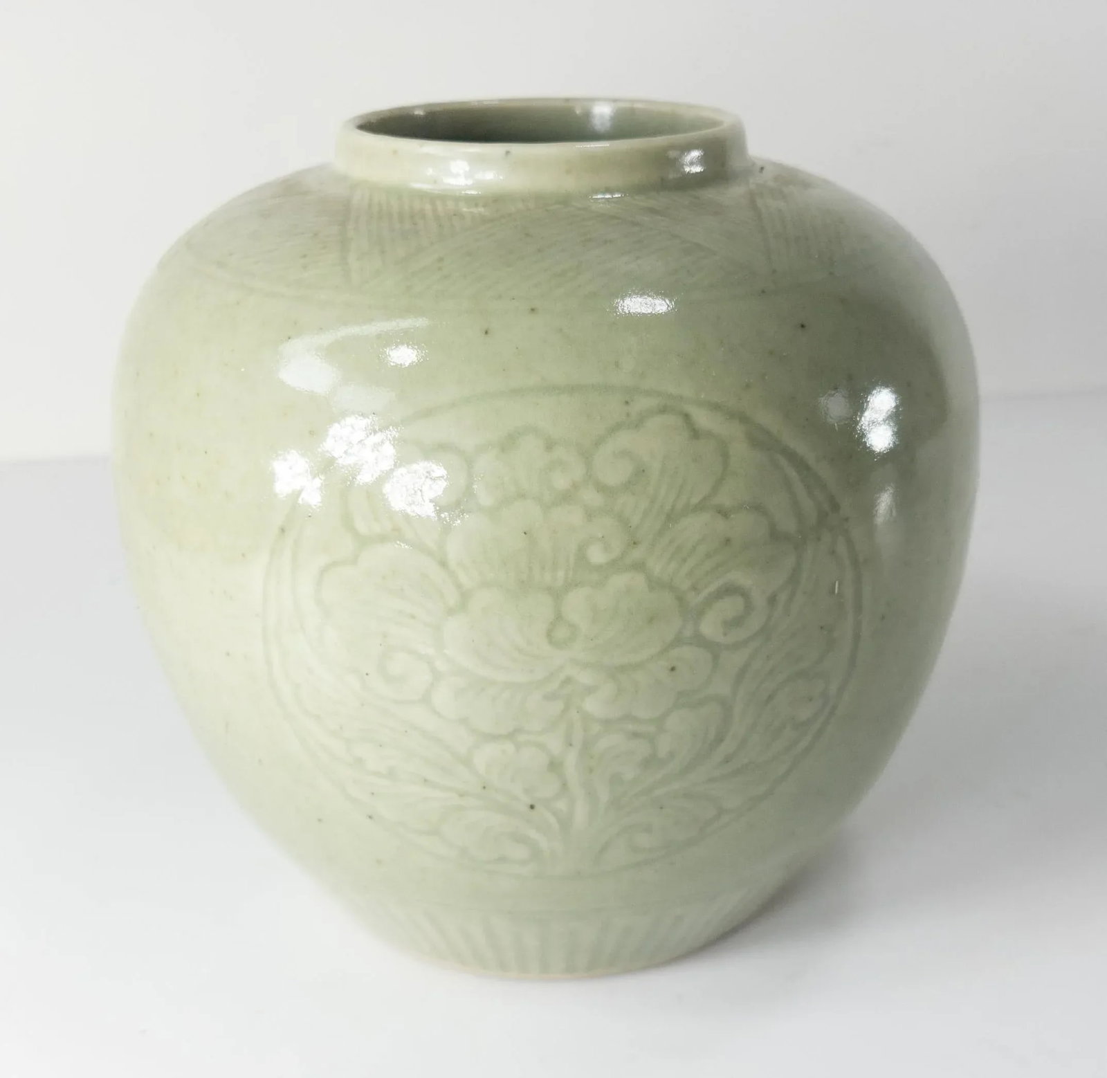 20th Century Chinoiserie Chinese Celadon Green Ginger Jar With Peonies - 2