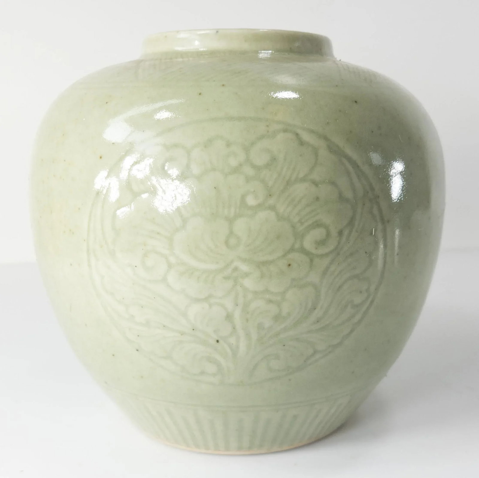 20th Century Chinoiserie Chinese Celadon Green Ginger Jar With Peonies - 3