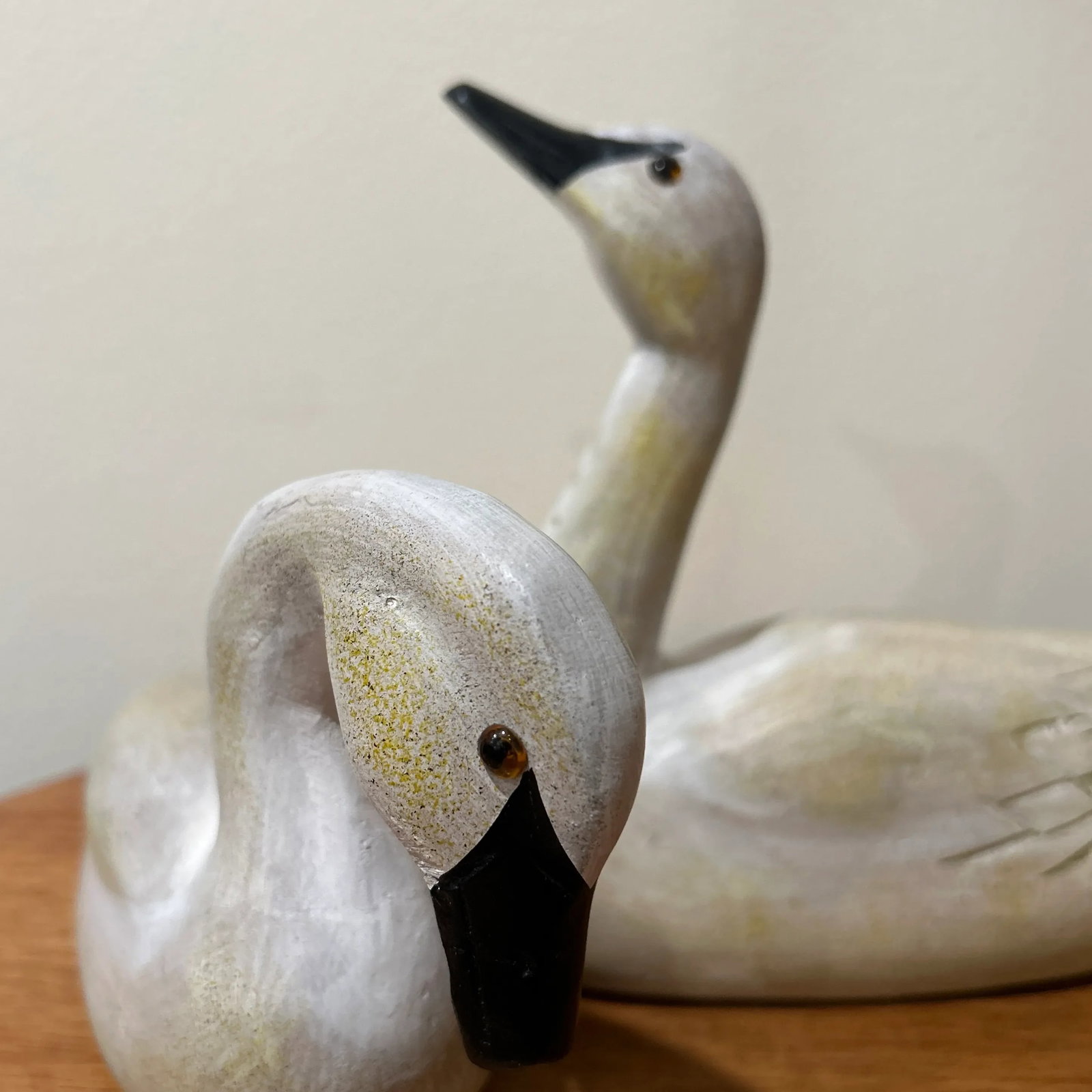 Vintage Primitive Folk Art Wood White Pair Hand-Carved Swan Decoy bezSculptures - 3