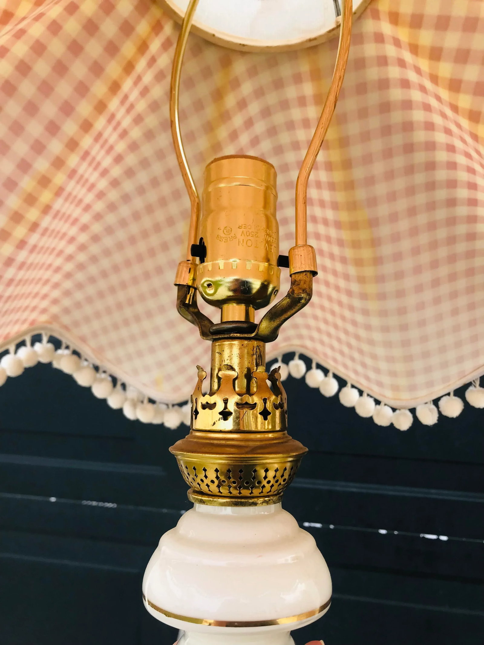 A Pair of Cottage-Core Stiffel Attributed Brass and White Porcelain Table Lamps With Gingham Red Sha - 6