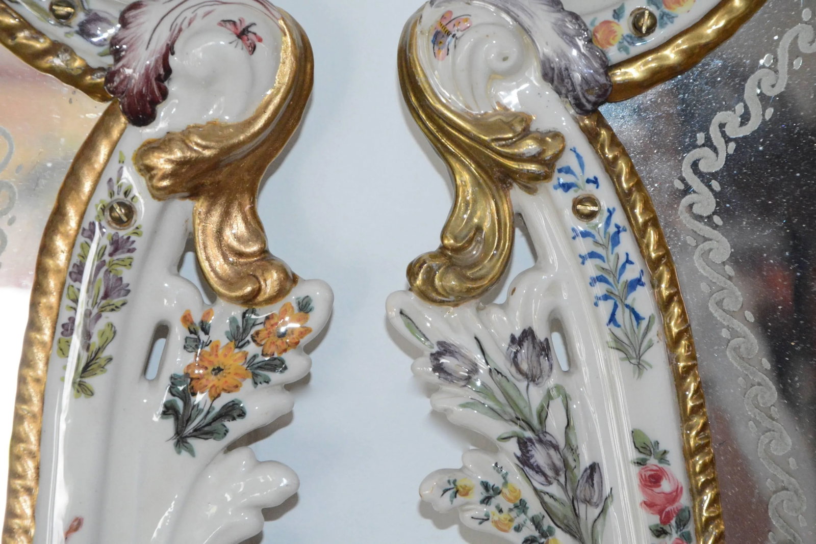 Pair of Antonibon Ceramic Hand Painted Mirrors With Etched Glass - 4