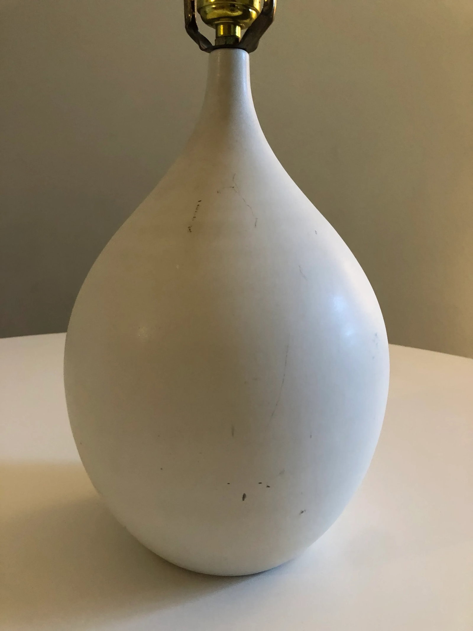 Vintage White Mid-Century Bone Stoneware Pottery Lamp in Manner of Lotte - 2