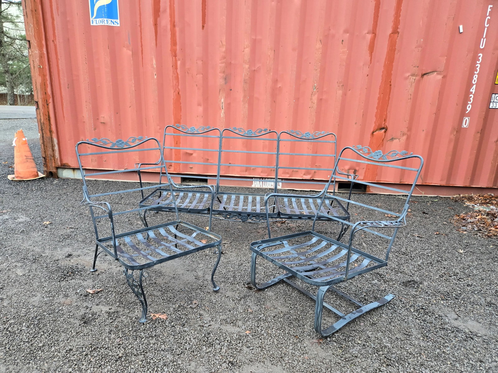 Vintage Woodard Wrought Iron Patio Set, 3 Pieces - 10