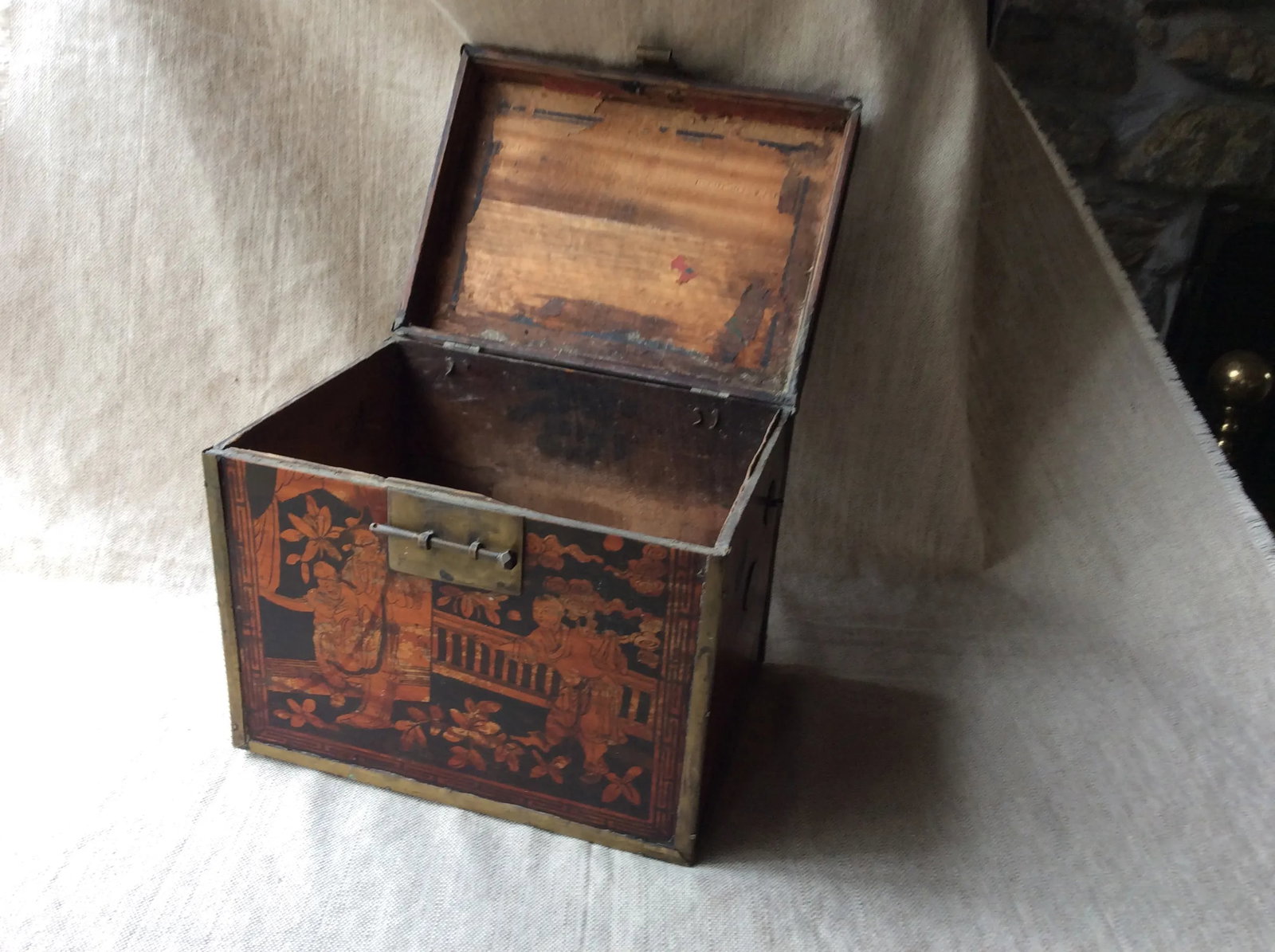 Antique Chinese Export Yew Wood & Brass Tea Caddy, Hand-Painted, Late Qing Dynasty, Circa 1880 - 2