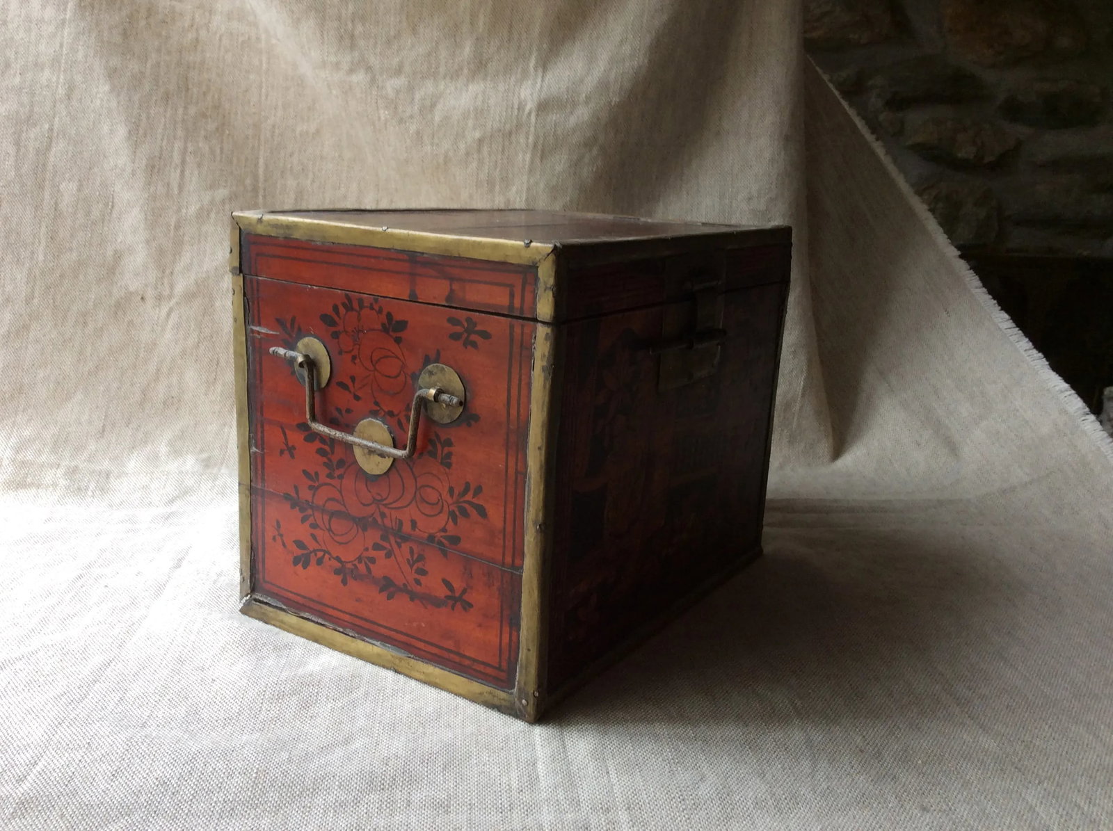 Antique Chinese Export Yew Wood & Brass Tea Caddy, Hand-Painted, Late Qing Dynasty, Circa 1880 - 6